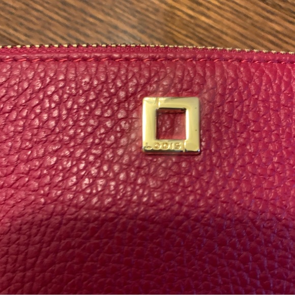 LODIS Olivia Red Pebbled Leather Wristlet Clutch Purse - Picture 2 of 10